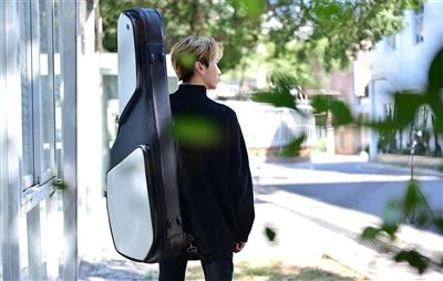 Why choose a waterproof guitar bag?